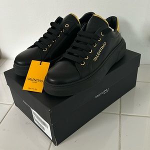 NWT Valentino Demetra Black Gold Sneakers